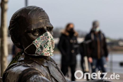 Niesen & Husten: Ansteckungsgefahr trotz Maske