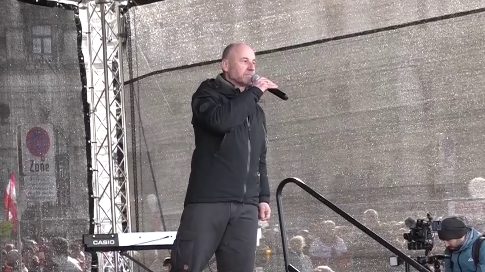 Großdemo am Heldenplatz: Statement von Roland Düringer