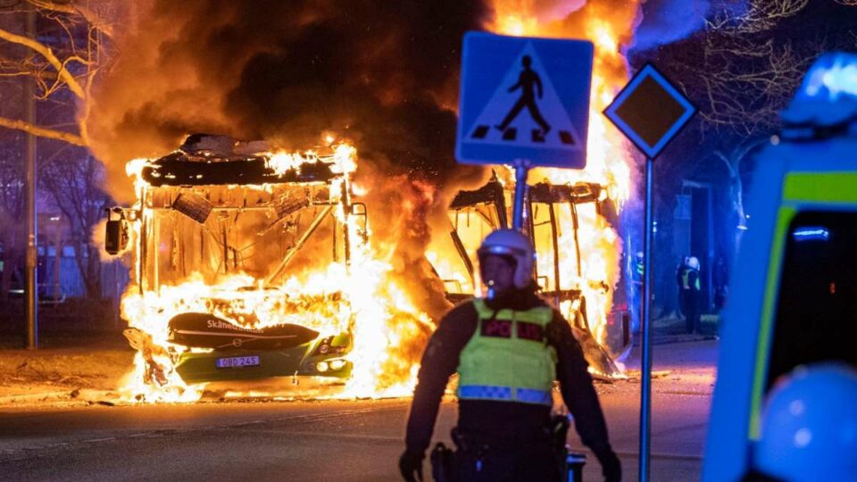 Ausschreitungen in Malmö: Rechtsextreme zünden Bus an