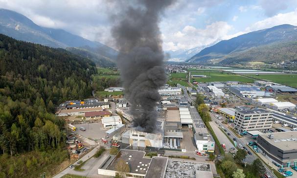 Großbrand bei Tiroler Entsorgungsfirma