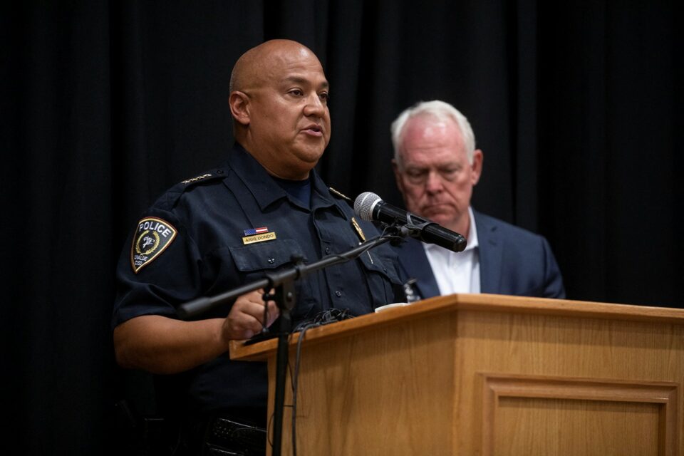 Nach Schulmassaker in Texas: Zuständiger Polizeichef beurlaubt
