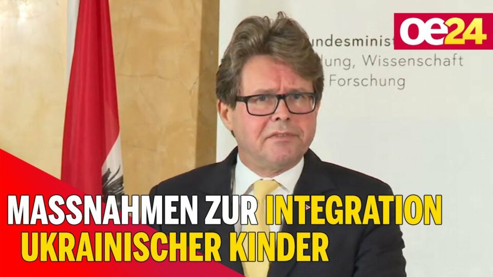 Bei Rede vor Hofburg: Grosz fordert EU-AUSTRITT #shorts
