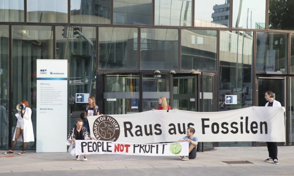 Demo gegen Teuerung vor Wien Energie Zentrale