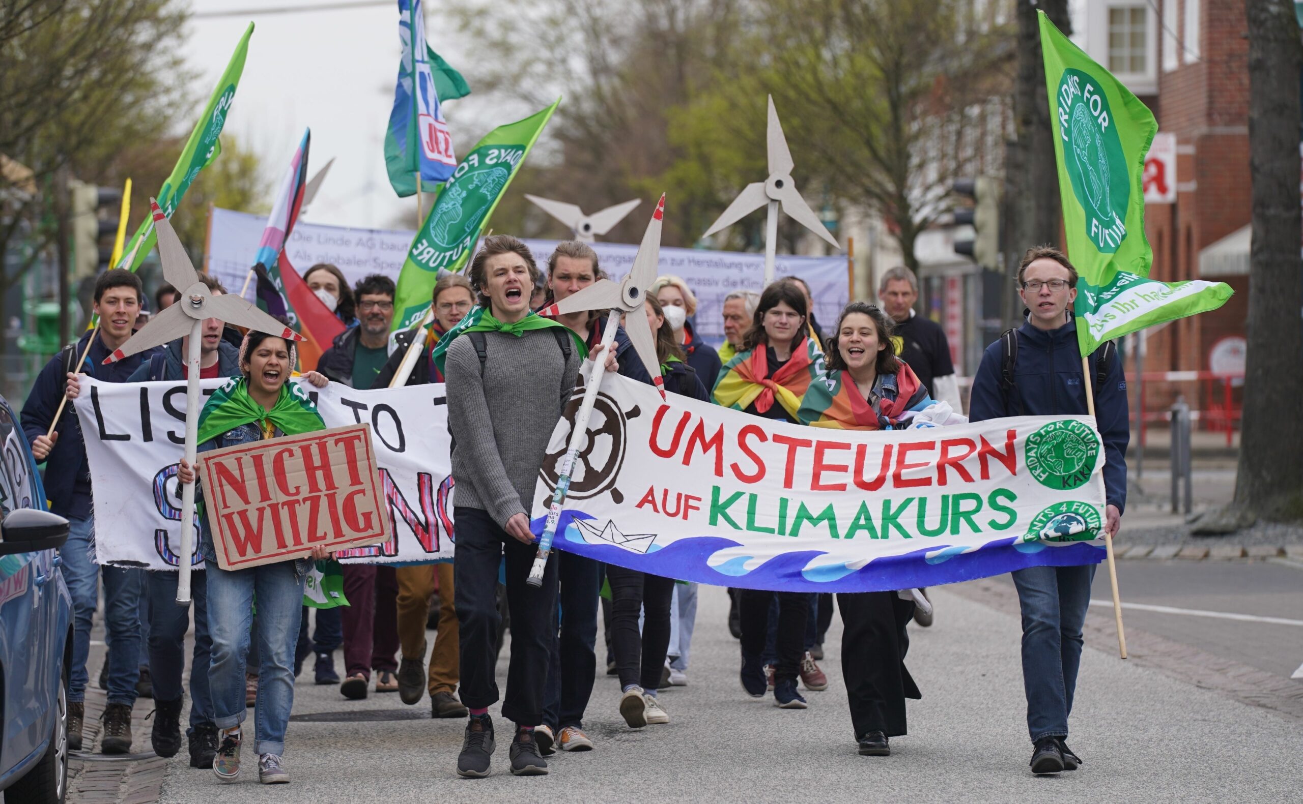 Weltweiter Klimastreick nach Aktionen vor und im Parlament
