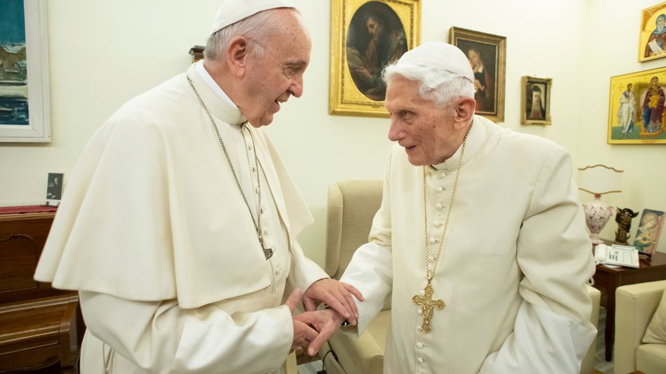 Papst Franziskus: Benedikt XVI. 